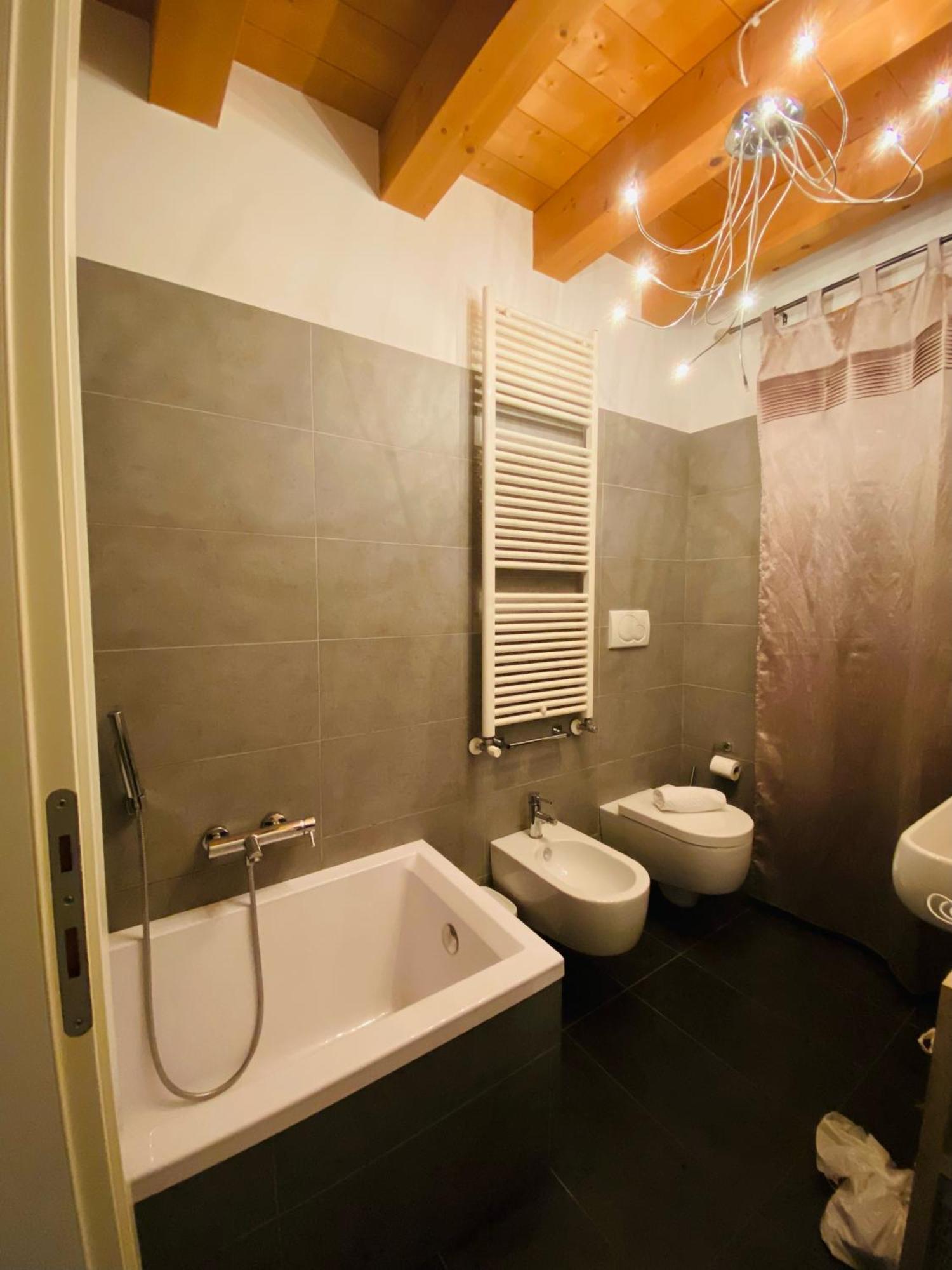 Central Luxury Garden Guest House Mestre Bagian luar foto